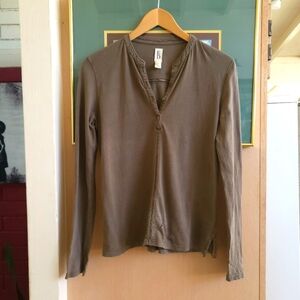 Distressed Fitted Long Sleeve blouse